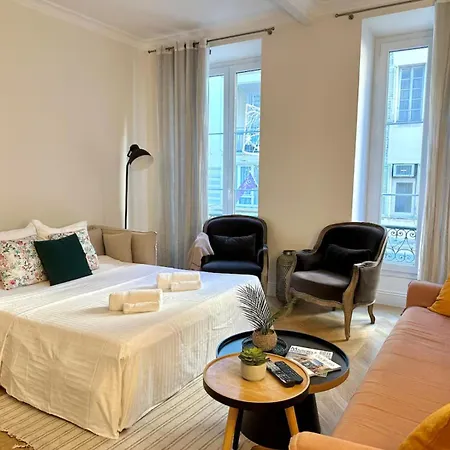 Chic Et Elegant - Au Coeur Du Carre D'or