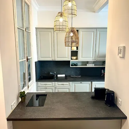 Chic Et Elegant - Au Coeur Du Carre D'or