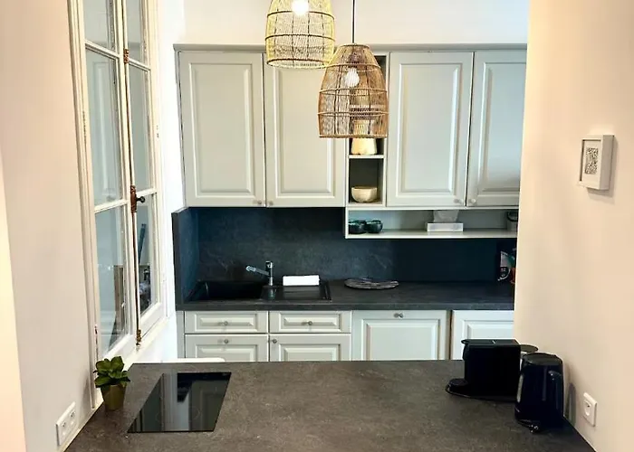 Chic Et Elegant - Au Coeur Du Carre D'or